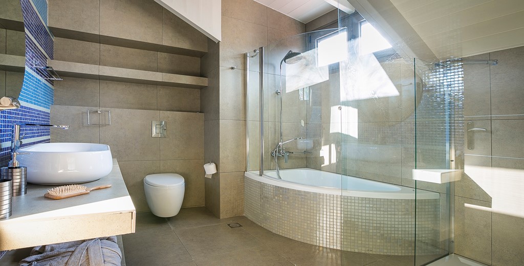 Corner bath with shower over and separate shower inside Marina Penthouse Apartment, Argostoli, Kefalonia, Greek Islands