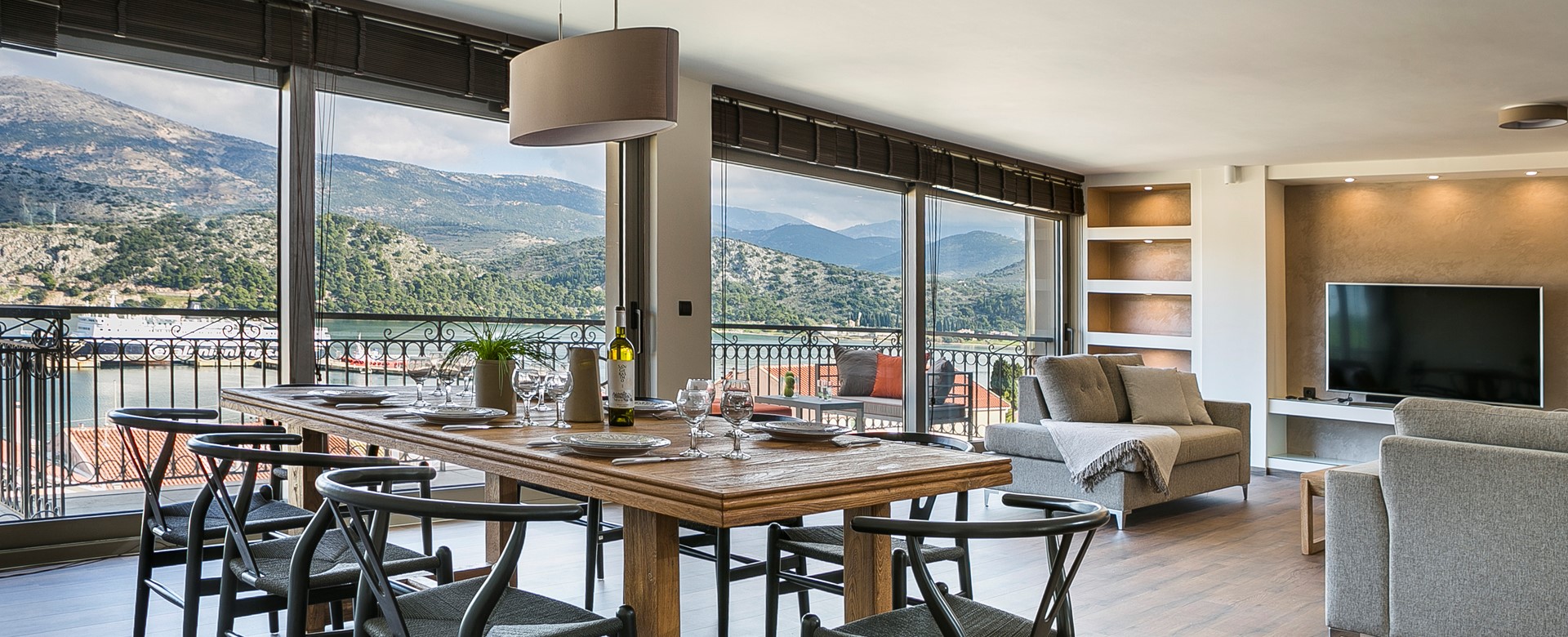 Plenty of room for enjoying dinner and drinks around the table inside Marina Penthouse Apartment, Argostoli, Kefalonia, Greek Islands
